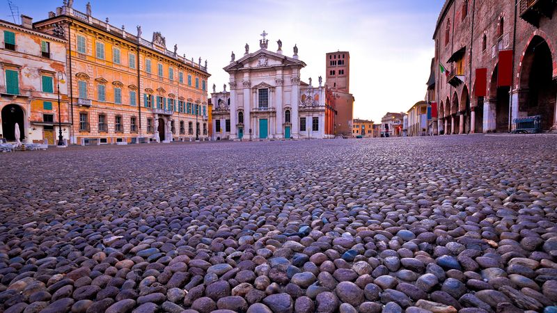 From the Canals of Venice to Renaissance-infused Mantua & Milan and Lake Como Extended Stay (port-to-port cruise) – Cruise photo