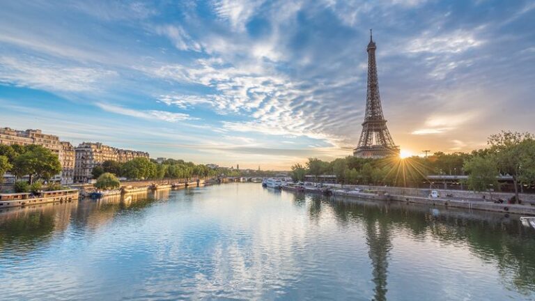 The finest and most picturesque ports of call in the Seine valley (port-to-port cruise)
