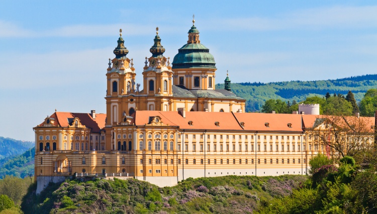 The beautiful blue Danube from Passau to Budapest (port-to-port cruise) – Abbaye Melk Zechal Zechal