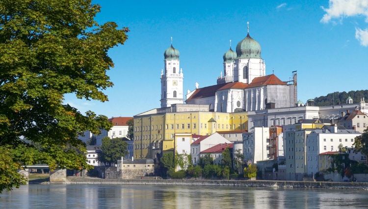 The Beautiful Blue Danube (port-to-port cruise) – Allemagne Danube Passau Croisieurope Slider Buc