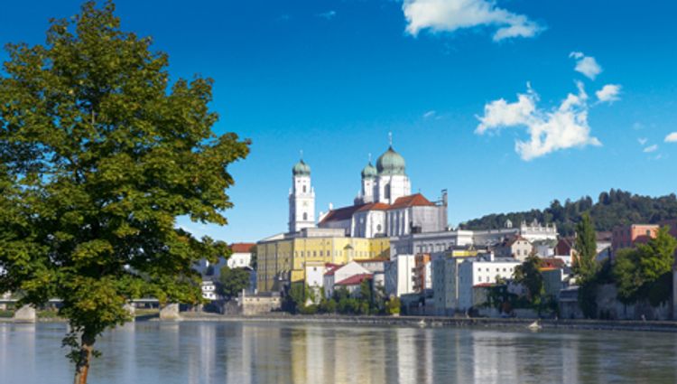 The beautiful blue Danube from Passau to Budapest (port-to-port cruise) – Allemagne Danube Passau Croisieurope Vignette Buc Shutterstock