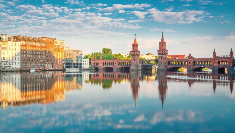 From Stralsund to Berlin: The Baltic Sea and the Oder and Havel Rivers (port-to-port cruise) – Allemagne Elbe Berlin Berlinpictures Shutterstock