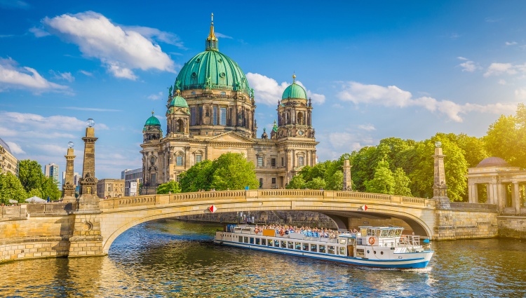 From Copenhagen to Amsterdam : The Baltic Sea, the Oder and Havel and Elbe Rivers (port-to-port cruise) – Allemagne Elbe Berlin Canadastock Shutterstock