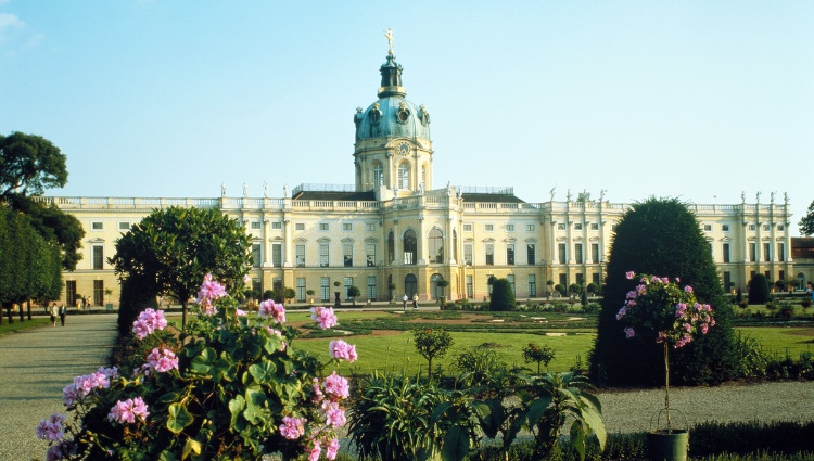 From Berlin to Amsterdam (port-to-port cruise) – Allemagne Elbe Berlin Chateau Charlottenburg02 Onat Allemagne