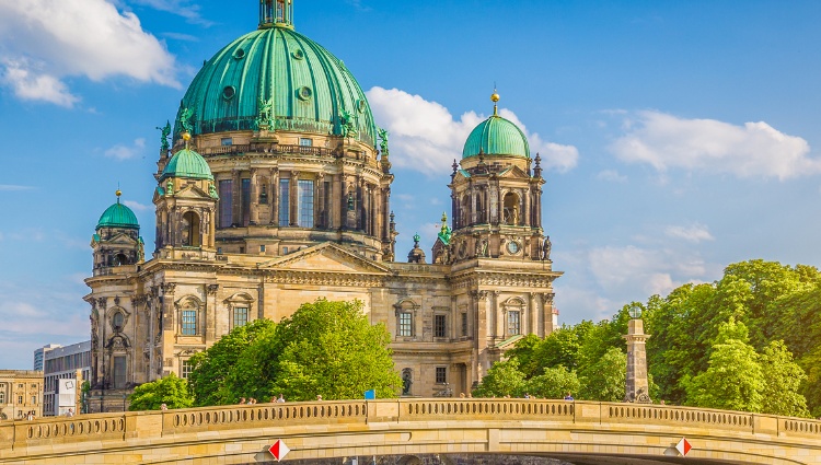 From Prague to Berlin: Cruise on the Vltava and Elbe Rivers (port-to-port cruise) – Allemagne Elbe Berlin Croisieurope Slider Pgb Pp Shutterstock