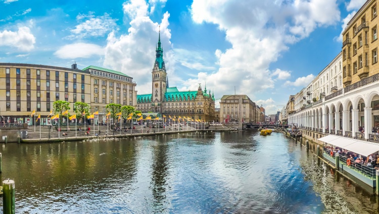 From Hamburg to Berlin: Discover the Medieval Charms of Hanseatic Cities – Allemagne Hambourg Canadastock Canadastock