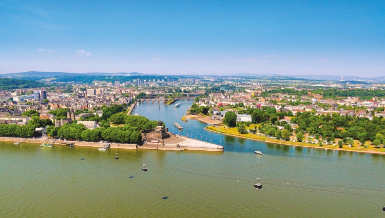 The romantic Rhine Valley and the rock of the Lorelei (port-to-port cruise) – Allemagne Rhin Coblence Jan Von Uxkull Gyllenband Shutterstock