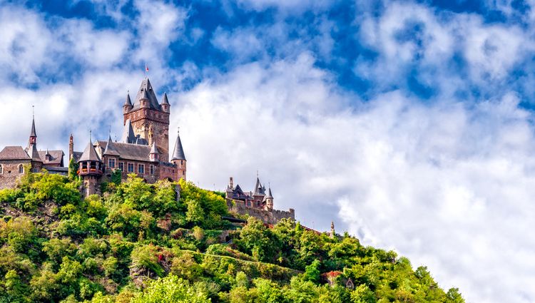 Four Rivers, Four Valleys – The Best of the Saar, Moselle, Neckar, and Rhine Rivers (port-to-port cruise) – Allemagne Rhin Cochem Chateau Mojolo Adobestock 226384498 Mojolo
