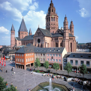 Trans-European cruise from Strasbourg to Budapest (port-to-port cruise) – Allemagne Rhin Mayence Cathedrale Onat Allemagne