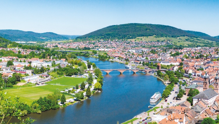 From Amsterdam to the Iron Gates, experience it all on a European river cruise (port-to-port cruise) – Allemagne Rhin Miltenberg Boris Loeffert Shutterstock