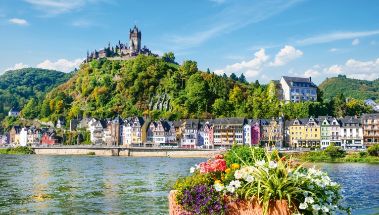 A Cruise Through Four Exquisite European Valleys (port-to-port cruise) – Allemagne Rhin Moselle Cochem01 Leoks Shutterstock