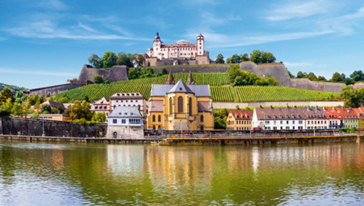 Cruise across Europe from Budapest to Amsterdam (port-to-port cruise) – Allemagne Rhin Wurtzbourg Croisieurope Vignette Sbu Shutterstock
