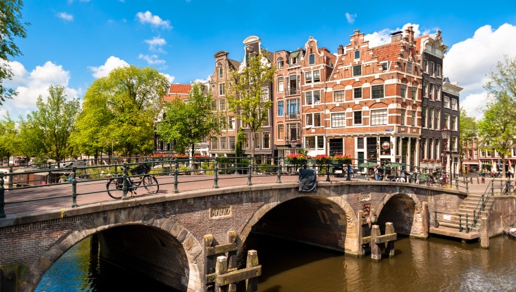 The Magic of the Canals: From Amsterdam to Brussels (port-to-port cruise) – Experience the authenticity of the Netherlands and Belgium – Amsterdam Mtsaride Mtsaride