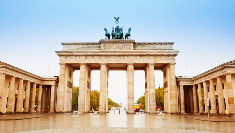 From Copenhagen to Amsterdam : The Baltic Sea, the Oder and Havel and Elbe Rivers (port-to-port cruise) – Atol Page Carrefour Destination Berlin 123rf