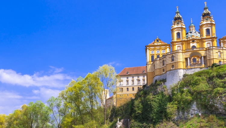 The beautiful blue Danube from Passau to Budapest (port-to-port cruise) – Autriche Danube Melk Croisieurope Slider Puc Shutterstock