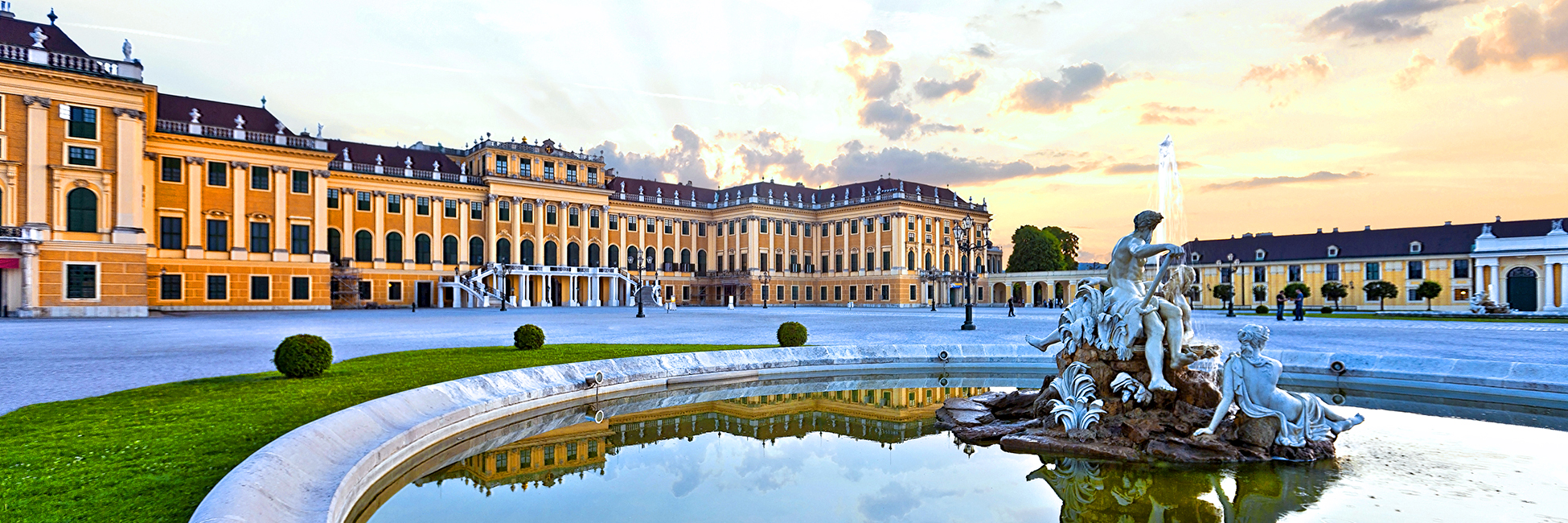 Capital Cities Along the Danube (port-to-port cruise) – Autriche Danube Vienne Bus Slider Hp 0919 Creativemarc