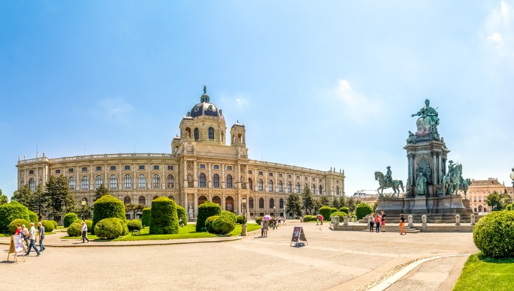 Three European Rivers: The Rhine, Main, and Danube¿between History and Baroque Splendor (port-to-port cruise) – Autriche Danube Vienne Croisieurope Slider Vbv Be Shutterstock
