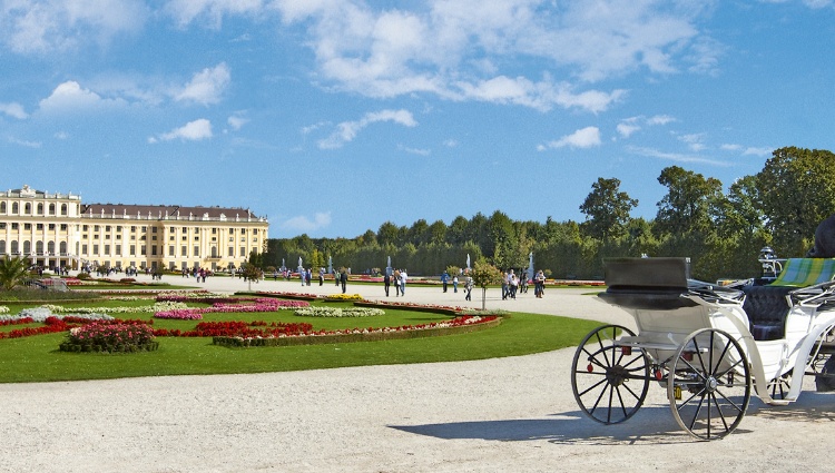 Cruise through the Heart of Europe from the Rhine to the Danube – Autriche Danube Vienne Croisieurope Slider Vns Shutterstock