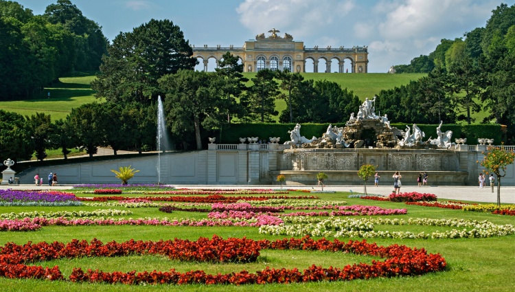 Cruise across Europe from Budapest to Amsterdam (port-to-port cruise) – Autriche Danube Vienne Palais Schonbrunn01 Croisieurope