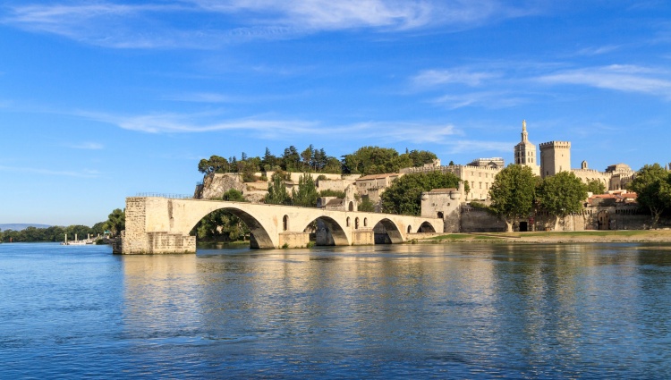 All the must-see sites on the Rhône between Lyon, Provence, and the Camargue with a dinner at Paul Bocuse’s Abbaye de Collonges Restaurant OFFERED (port-to-port cruise) – Avignon 123rf 123rf