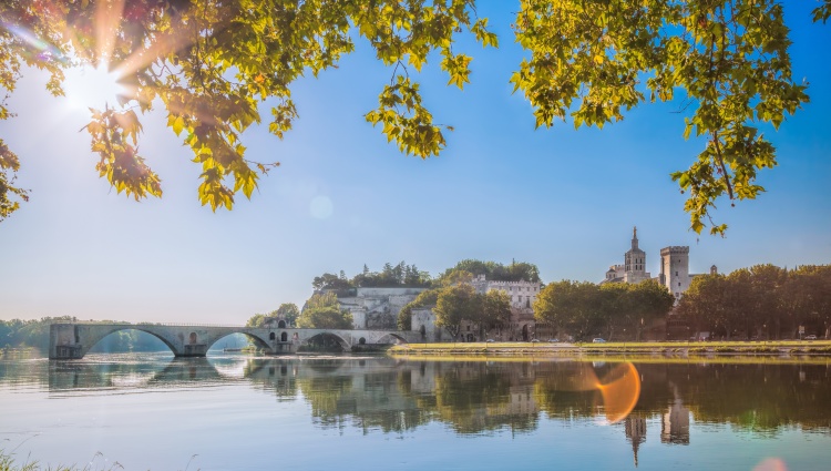 Santons and Christmas traditions along the canals of Provence Following the footsteps of fortresses and authentic villages – Avignon Samot Samot