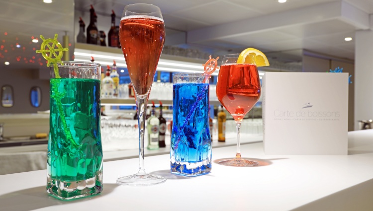 All the must-see sites on the Rhône between Lyon, Provence, and the Camargue with a dinner at Paul Bocuse’s Abbaye de Collonges Restaurant OFFERED (port-to-port cruise) – Bar Cocktails Ms Elbe Princesse Ll Elbe Croisieurope Oliver Asmussen