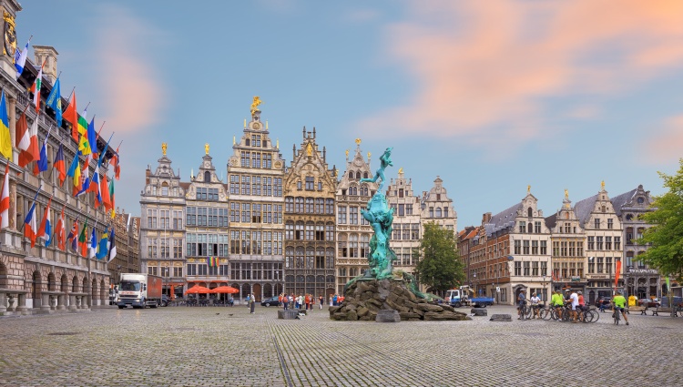 The Treasures of North (port-to-port cruise) – Belgique Rhin Anvers Lena Serditova Shutterstock