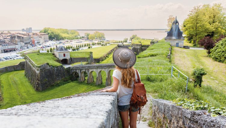 Nature, Harmony, and Hiking on a Cruise in the Garonne Region (port-to-port cruise) – Blaye Citadelle Femme Dos Chapeau Short Gironde Is1498341110margouillatphotos Margouillatphotos
