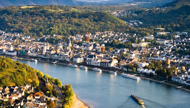 The Rhine in flames, an incredible spectacle on the water (port-to-port cruise) – Boppard 123rf 123 Rf
