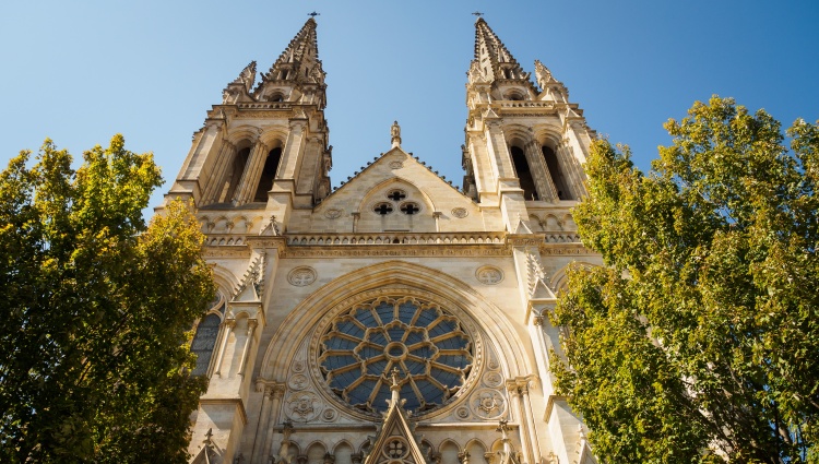 Cruise through the Aquitaine Region from Bordeaux to Royan, along the Gironde Estuary and the Garonne and Dordogne Rivers (port-to-port cruise) – Bordeaux Eglise Saint Louis Quartier Chartrons Jayc75 Shutterstock