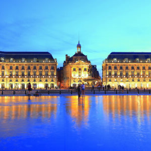 Nature, Harmony, and Hiking on a Cruise in the Garonne Region (port-to-port cruise) – Bordeaux Nuit Eo Naya Shutterstock