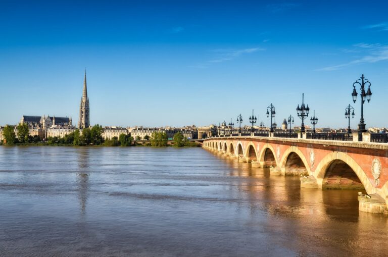 Family Cruise in Bordeaux-The Land and its History (port-to-port cruise)