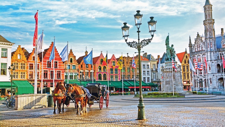 Indulge in Art, Heritage, and Flavors on a Cruise along Belgian Canals (port-to-port cruise) – Bruges Square Marinada Shutterstock