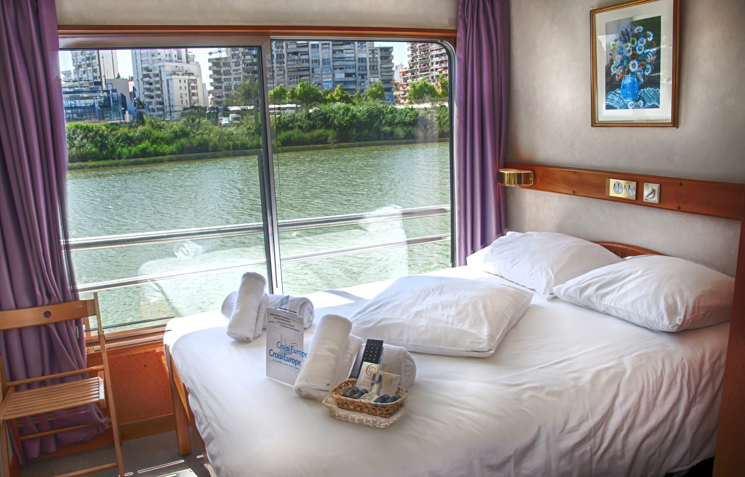 Amazing Andalusia: Enchanting Villages, Traditional Architecture, and Fabulous Cuisine (port-to-port cruise) – Cabine Cu Pont Superieur Ms Belle De Cadix Guadalquivir Crosisieurope Janos Bona