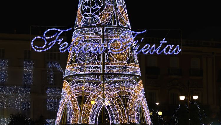 The The Soul of Christmas in Andalusia: Cruise to the Heart of the Nativity, embracing Spain’s festive traditions and enchanting Christmas markets (port-to-port cruise) – Cadix Illuminations Arbre De Noel Andalousie Espagne As389692803cjuanorihuela Adobe Stock