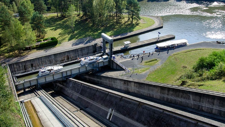 A Charming Cruise through Alsace and Lorraine along the Marne-Rhine Canal (port-to-port cruise) – Canaux Alsace Marne Rhin Arzviller Plan Incline03 Bill Maloney