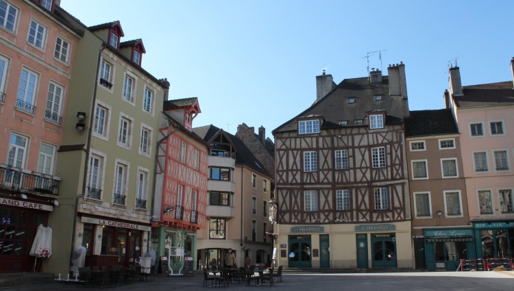 Fine Food and Wines on a Cruise through the Burgundy Region (port-to-port cruise) – Canaux Bourgogne Saone Chalon Sur Saone Place Saint Vincent Jerome Marche