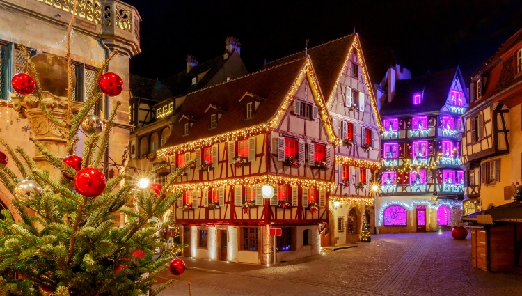 Enchanting Christmas Markets along Alsatian Canals (port-to-port cruise) – Colmar Decoration Noel Sh635169404 Kavalenkau Shutterstock Kavalenkau