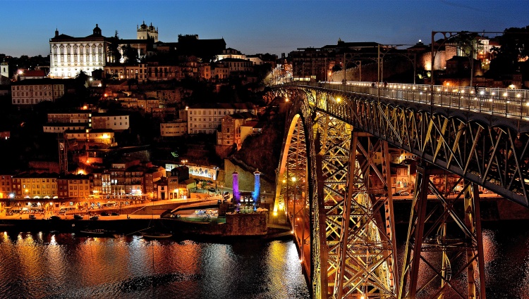 Lisbon, Porto and the Douro valley (Portugal) and Salamanca (Spain) (port-to-port cruise) – Croisieurope Douro Porto Bynight Stephane Pfleger