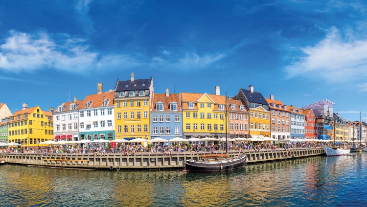 From Copenhagen to Amsterdam : The Baltic Sea, the Oder and Havel and Elbe Rivers (port-to-port cruise) – Danemark Elbe Copenhague S F Shutterstock