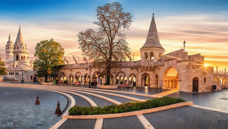 Trans-European cruise from Strasbourg to Budapest (port-to-port cruise) – Danube Hongrie Budapest Bastion Pecheurs Augustin Lazaroiu Shutterstock