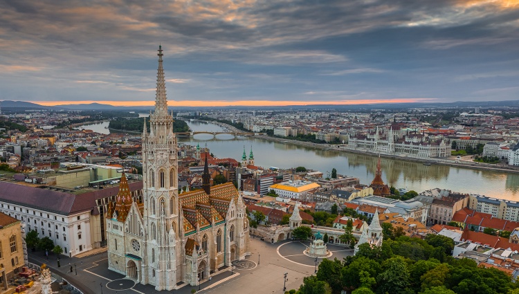 Trans-European cruise from Strasbourg to Budapest (port-to-port cruise) – Danube Hongrie Budapest Eglise Matthias Bastion Pecheurs Zgphotography Shutterstock