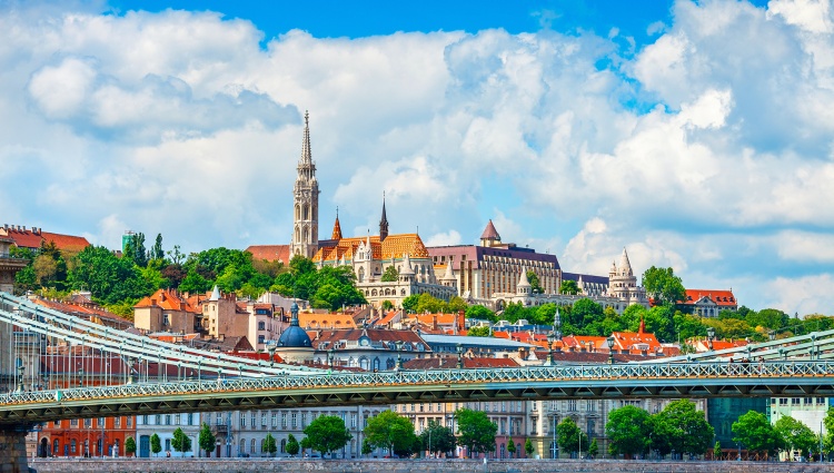 Trans-European cruise from Strasbourg to Budapest (port-to-port cruise) – Danube Hongrie Budapest Vue Bastion Pecheurs Yasonya Shutterstock