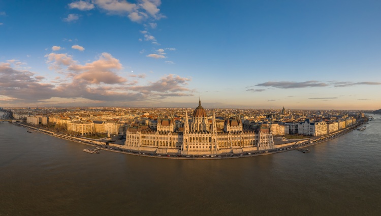 Along the Danube, the Balkan peninsula and Budapest (port-to-port cruise) – Danube Hongrie Budapest Vue Panoramique Dave Z Shutterstock