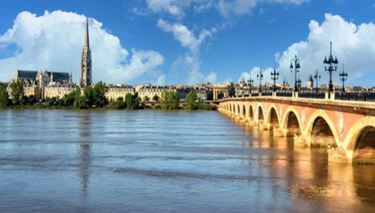 Cruise through the Aquitaine Region from Bordeaux to Royan, along the Gironde Estuary and the Garonne and Dordogne Rivers (port-to-port cruise)