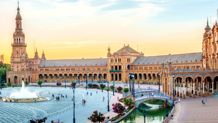 Family Club – Andalusia: Traditions, Gastronomy and Flamenco (port-to-port cruise) – Espagne Guadalquivir Seville Shf Slider Hp 1218 Lucvi