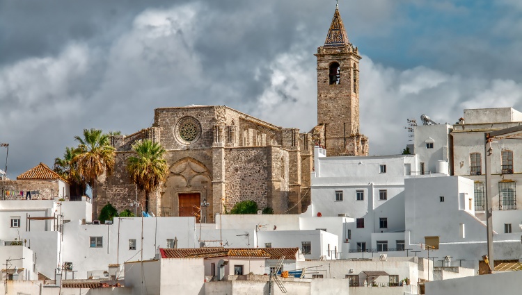 The Jamón Ibérico Route and the Pueblos Blancos – Amazing Andalusia: Enchanting Traditional Architecture and Fabulous Cuisine (port-to-port cruise) – Espagne Guadalquivir Vejer Frontera Cavan Images Shutterstock