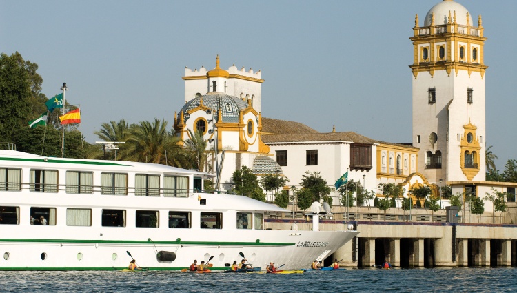 Family Club – Andalusia: Traditions, Gastronomy and Flamenco (port-to-port cruise) – Espagne Mer Mediterranee Seville Place Espagne02 Croisieurope