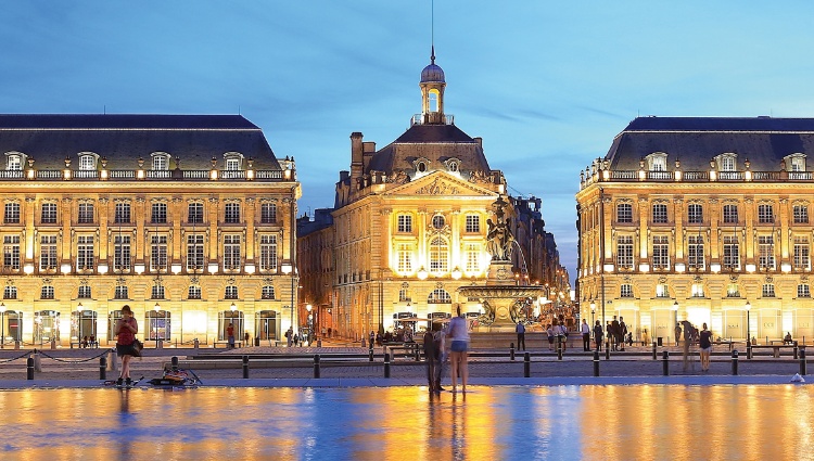 Christmas in the Bordeaux region (port-to-port cruise) – France Gironde Bordeaux Croisieurope Slider Bon Pp Shutterstock