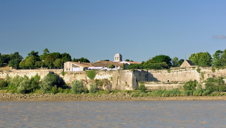 Fall Festival: History, Wine, and Heritage on Rivers in Southwestern France – France Gironde Garonne Citadelle Estuaire Hotel De La Citadelle